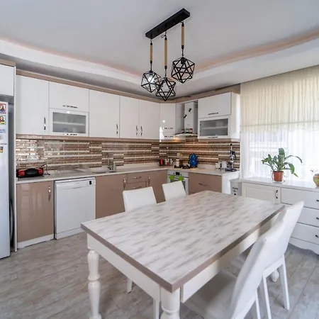 Appartement Splendid Flat Close To The Beach With Balcony And Shared Backyard In Fethiye Fethiye